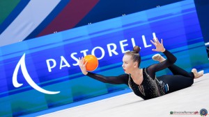 aa q assor viktoria est sfe03602 copia simone ferraro ph